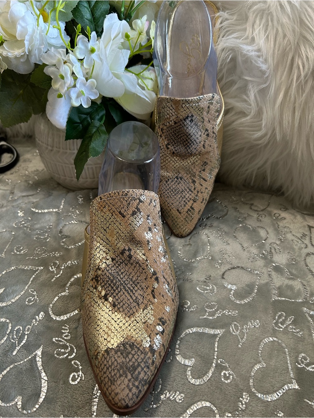 NWOT 42 GOLD- Rue Snake-Print Pointed Toe Loafer Mule - Taupe Metallic Size 7.5